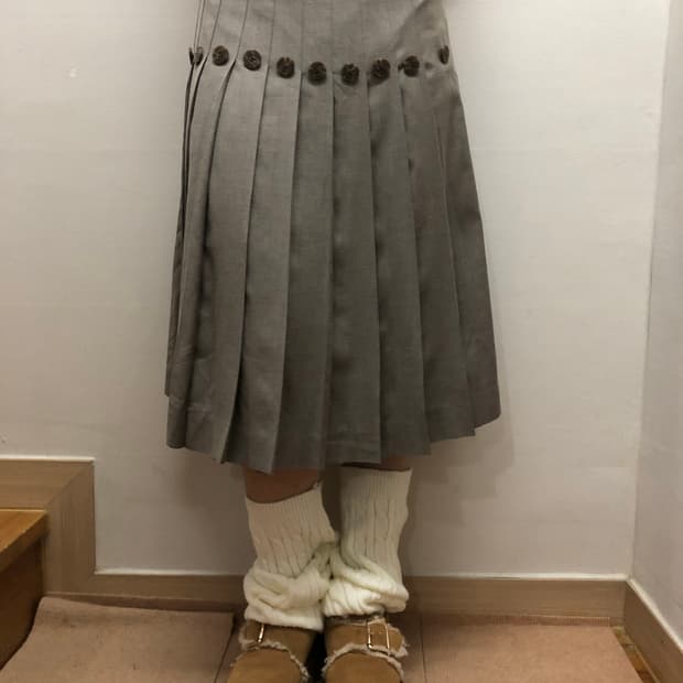 빈티지 그레이 버튼 플리츠 미디 스커트