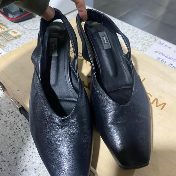 베라왕 블랙 가죽 슬링백 245mm