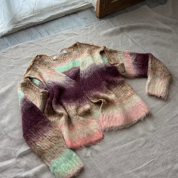 [Perverze] Gradient Stripe Knit Cardigan
