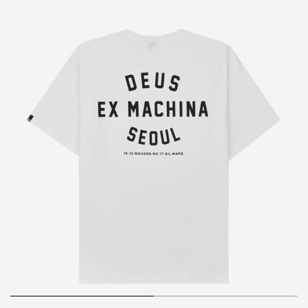 [M] 데우스 엑스 마키나 서울 컬리지 티셔츠 화이트