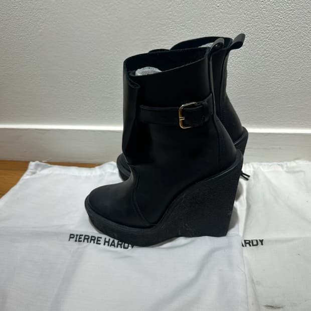 피에르하디 블랙 레더 버클 웨지힐 부츠 36
