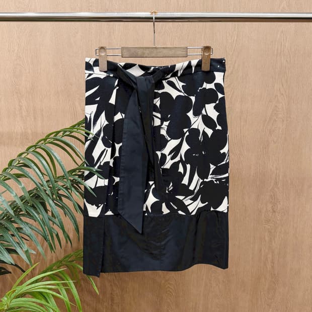 막스마라 미디 스커트 플로럴 프린팅 리본 스트랩 타이 디테일 H라인 블랙