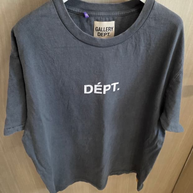 에크루 갤뎁 갤러리 디파트먼트 반팔 티셔츠