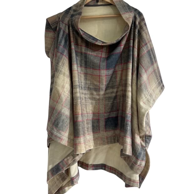 비비안웨스트우드 앵글로매니아 라인 플레드 케이프 판초