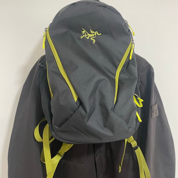 아크테릭스 맨티스 26 블랙 올리브 1회 실착 새제품급 15만원에 팝니다