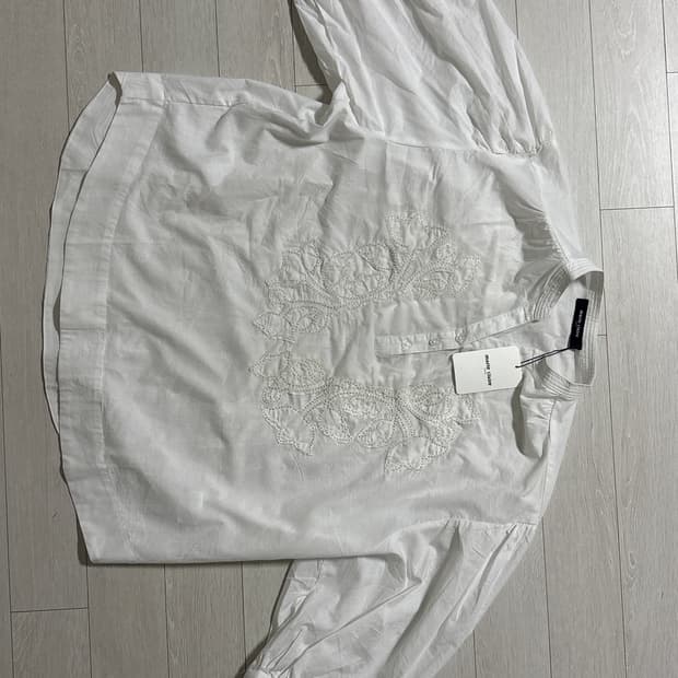 Marie claire  코튼 비즈 블라우스 (휴양지 강추)