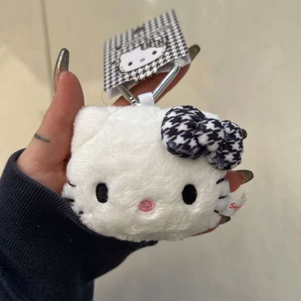 HELLO KITTY KEYCHAIN 헬로 키티 키체인