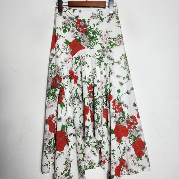 벨어썸 플라워 언밸런스 롱 스커트