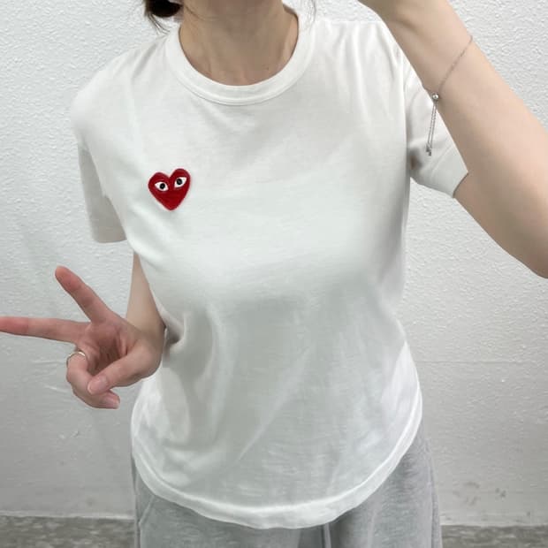 꼼데가르송 플레이 레드와펜 반팔 화이트 공용S