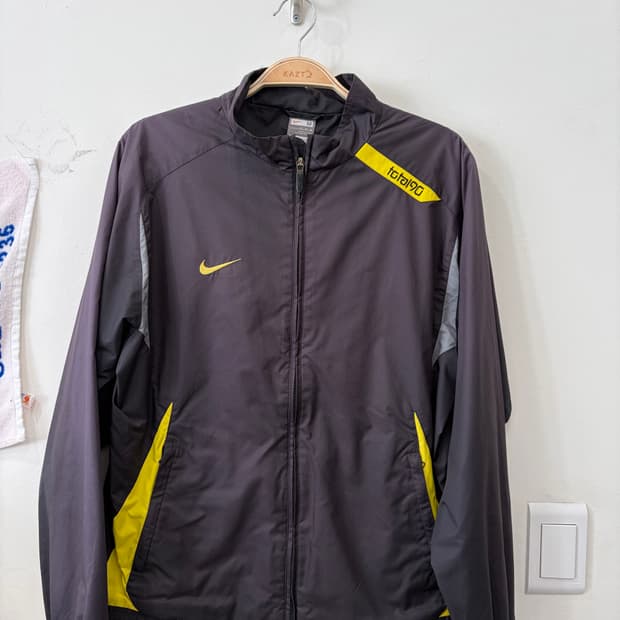 648. 나이키 바람막이