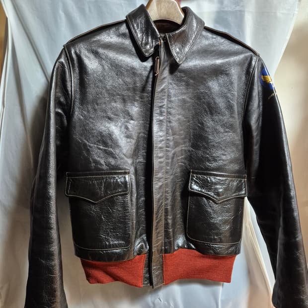 토이즈맥코이 레드립 A2자켓 42사이즈