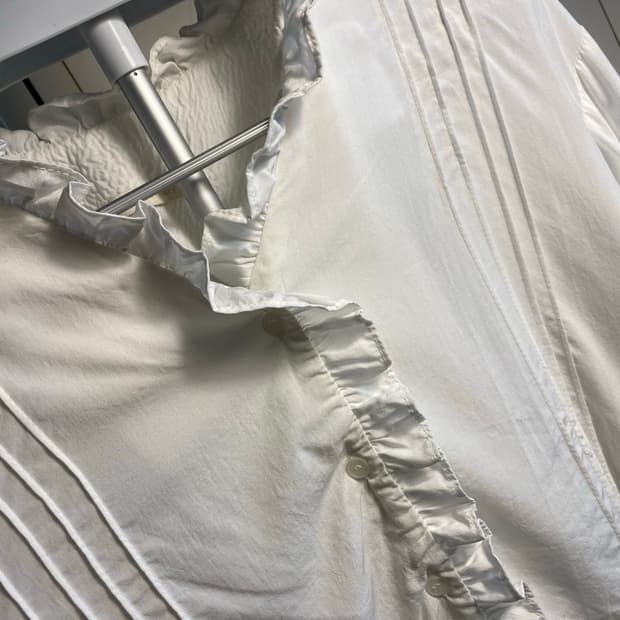 Ordinary 화이트 프릴 블라우스