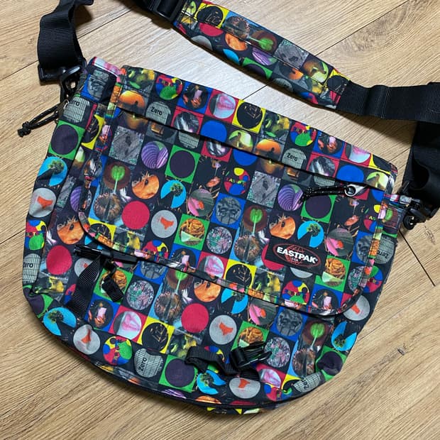 이스트팩 크로스백