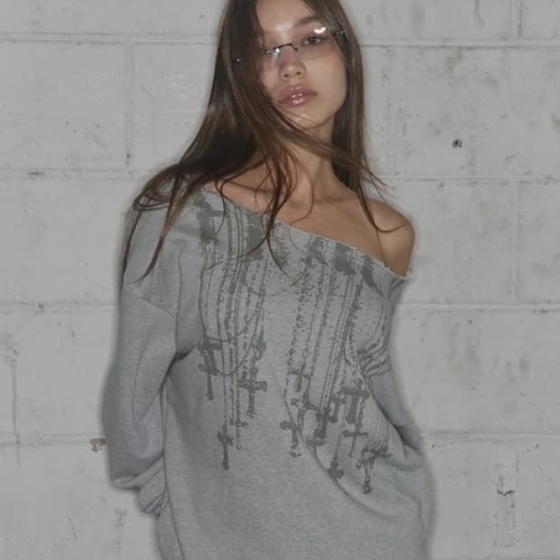 팬시클럽 숄더 스웨트셔츠 맨투맨