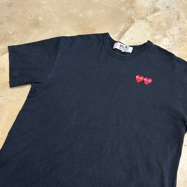 XXL 꼼데가르송 더블 하트 와펜 블랙 반팔티