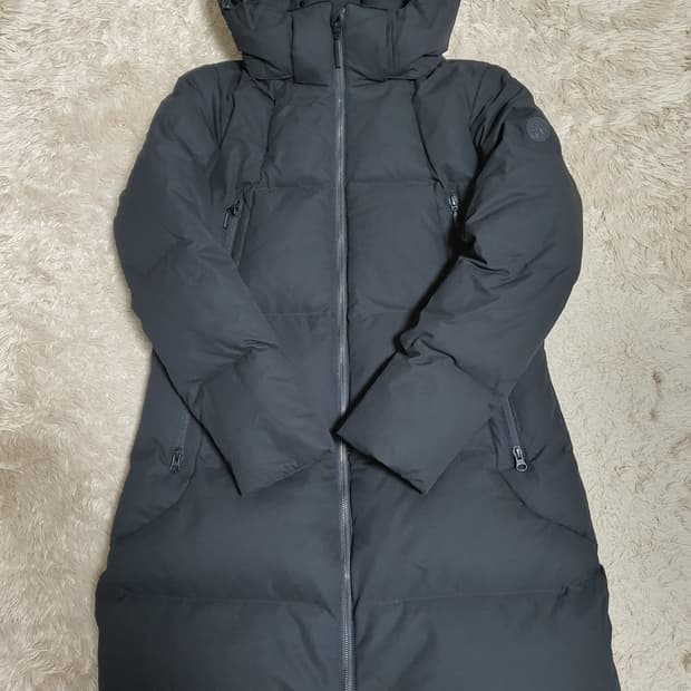 데상트 미드롱 다운 패딩  상태좋고깨끗해요 사이즈 90