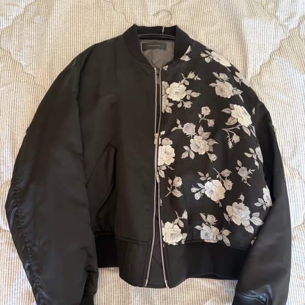 크러쉬어게인 블랙 로즈 봄버