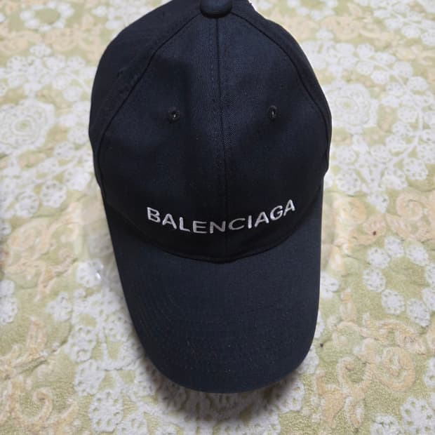 발렌시아가  볼캡 모자