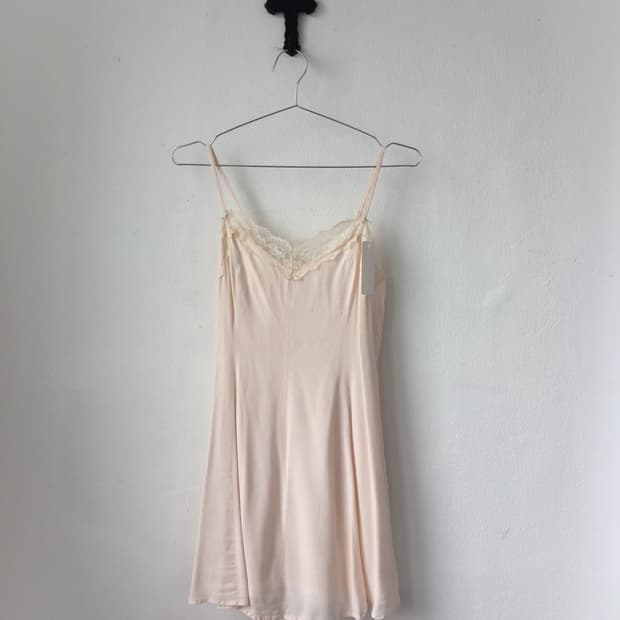 Lace point sleeveless onepiece