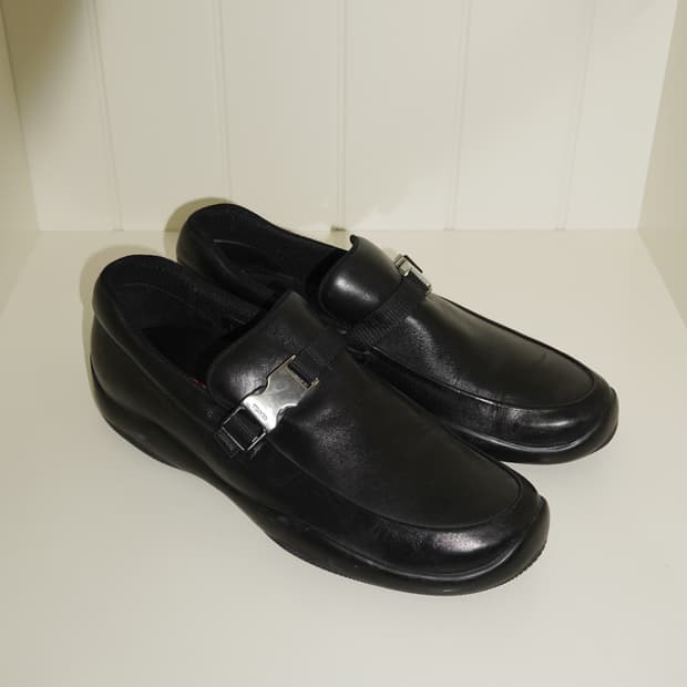 프라다 스트랩 로퍼