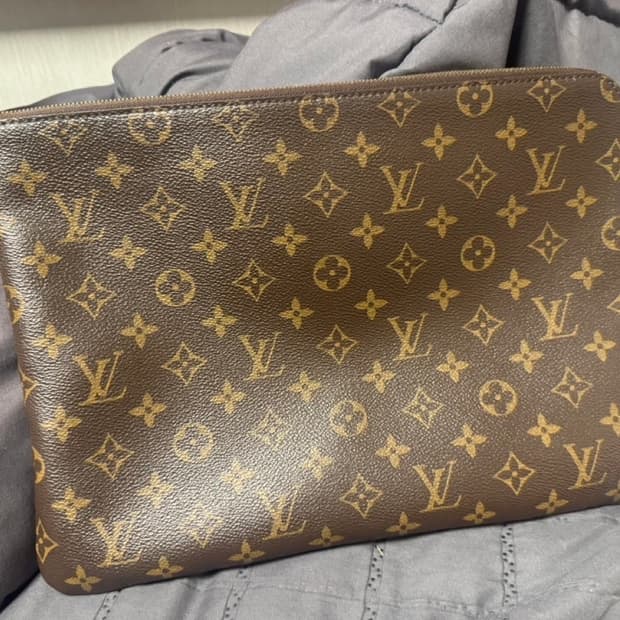 루이비통 클러치백 실사용 한달 미만