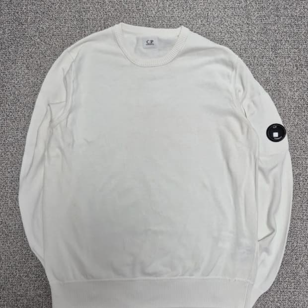 C.P. 컴퍼니 라이트 플리스 스웨트셔츠 화이트 (상태최상)