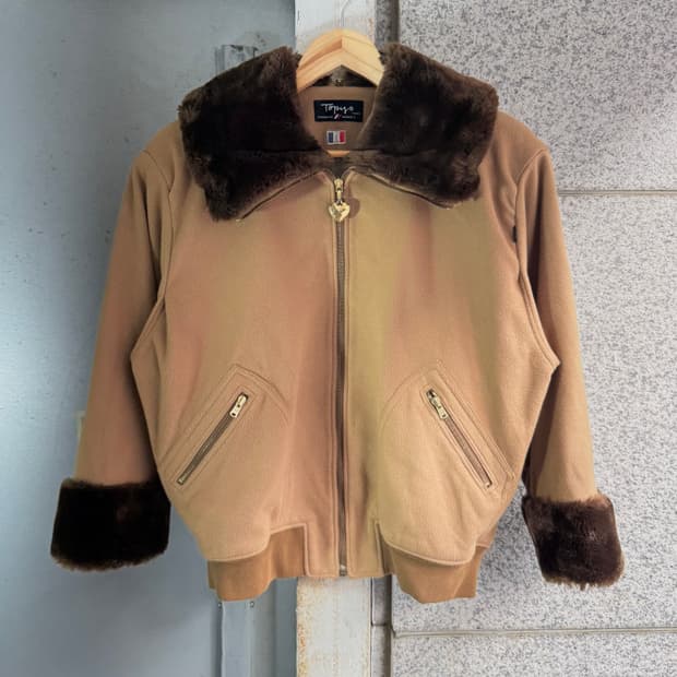 토피스 넥라인 집업 퍼 숏자켓