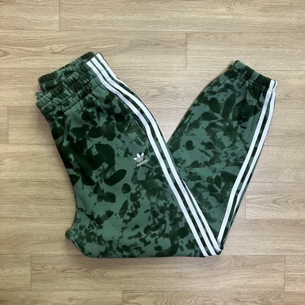 [M] 아디다스 AOP 스웻 팬츠 - 그린