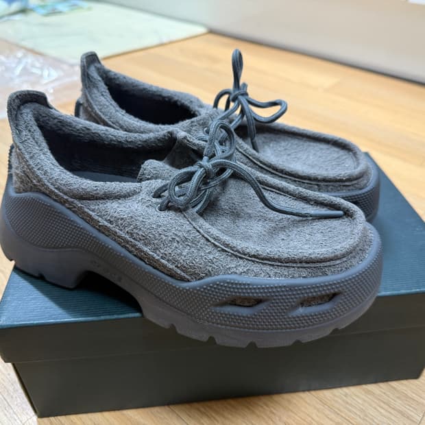 크록스 Exp 갤러리 블랙 250 사이즈 팝니다.