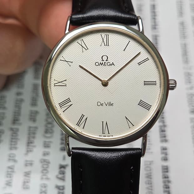 빈티지 오메가 드빌 화이트로만 격자다이얼 논데이트 슬림쿼츠 (일자형 러그