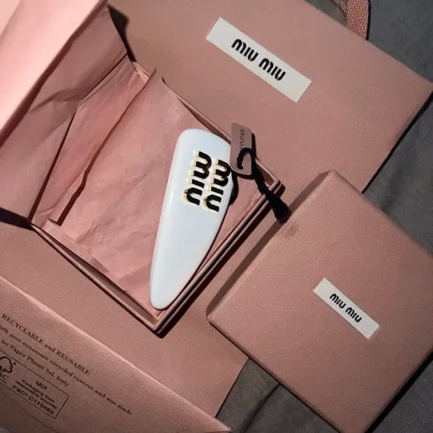 미우미우 헤어핀 새상품 (쇼핑백포함)