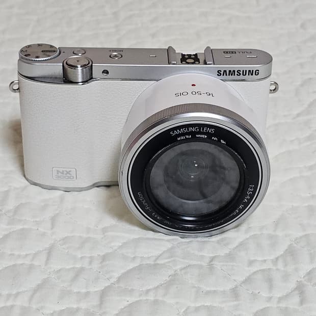 삼성 NX3000 미러리스 카메라 화이트
16-50mm OIS 줌렌즈