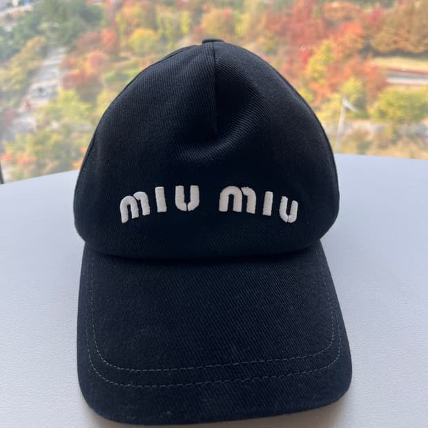 미우미우 볼캡 장원영 모자 M 팔아요