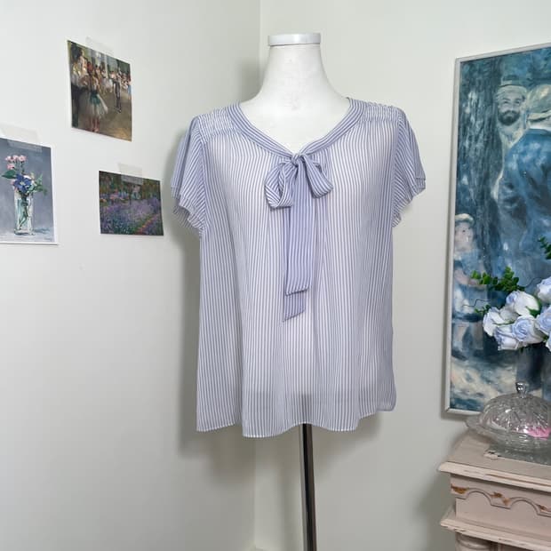 EF-DE lavender bow lovely blouse(size-9)