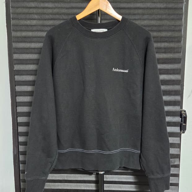 [앤더슨벨] 19FW 컨템포러리 로고 맨투맨 | 00079