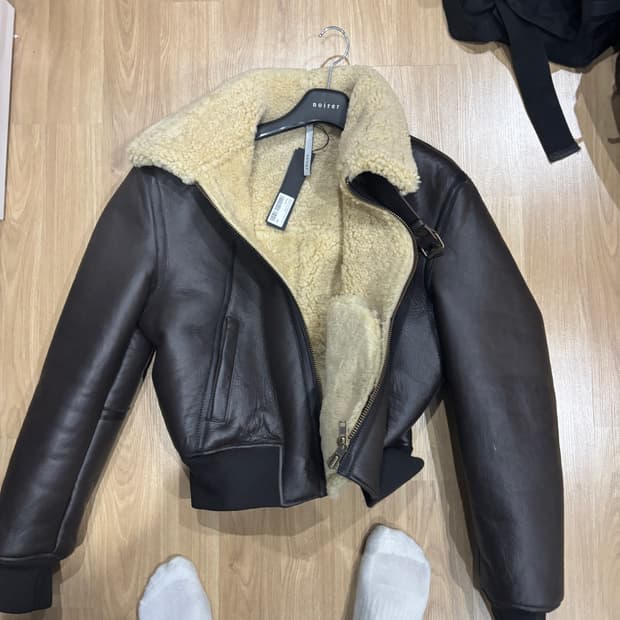 노이어 무스탕 52 10만 선결제