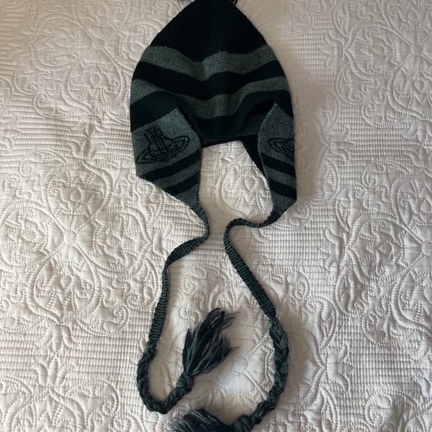 비비안웨스트우드 이어플랩