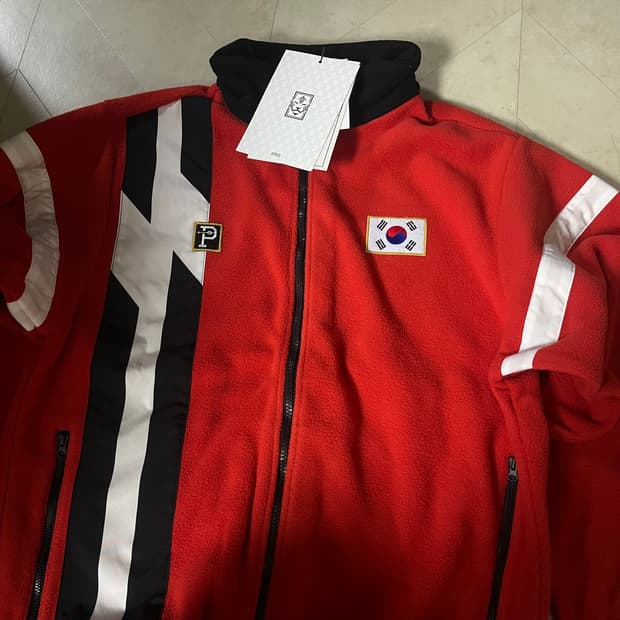새상품(M)오버더피치 코리아 로고 후리스 레드