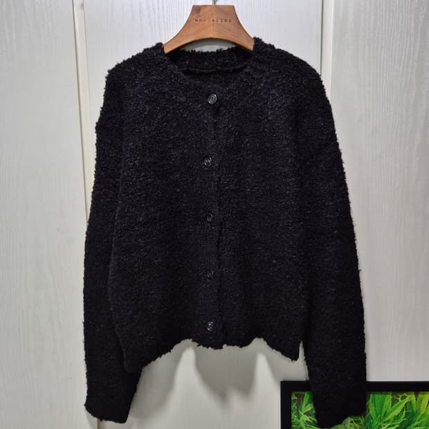 블랙 부클 가디건