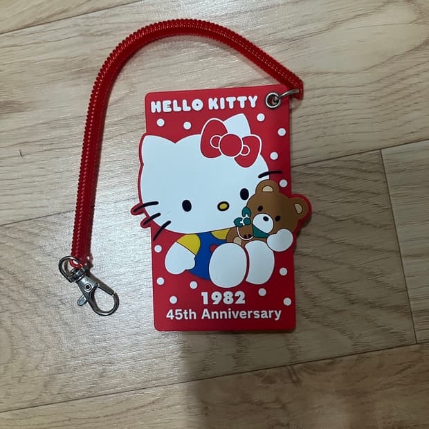 헬로키티 1982 45주년 기념 패스 케이스 카드 홀더 지갑 스트랩