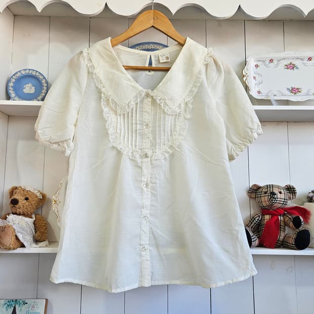 (ARROW) 레이스 빅카라 블라우스