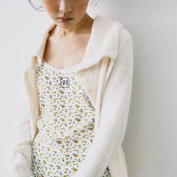 샵페어리 lettering flower sleeveless