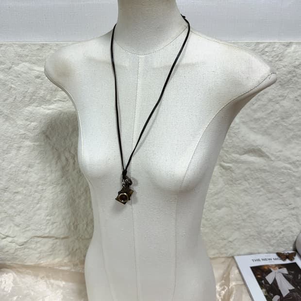 빈티지 황동 카메라 십자가 쇠가죽 끈  조절 목걸이