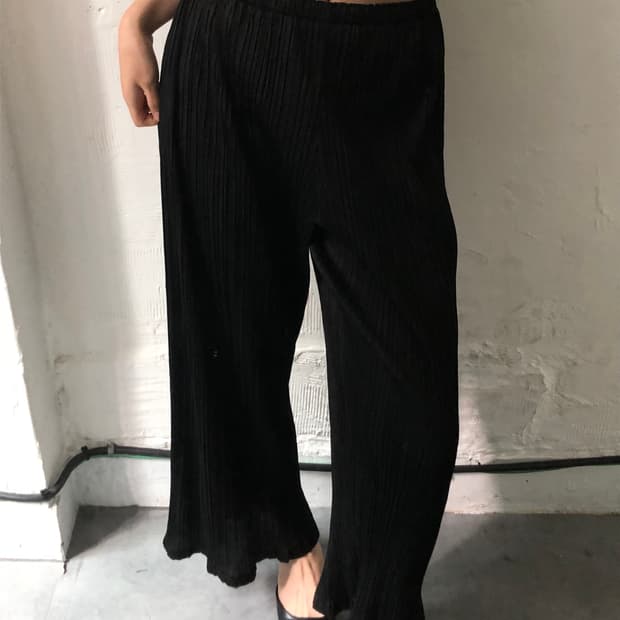 Issey Miyake 이세이미야케 블랙 밑단 러플 플리츠 팬츠