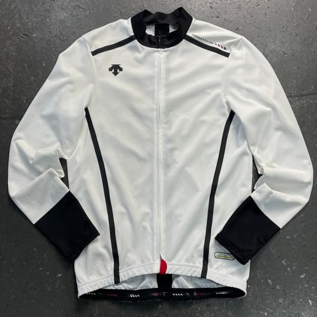 100 데상트 집업