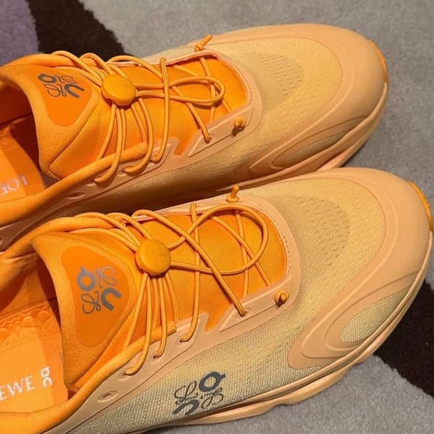 [새상품] 한정판 로에베 x 온러닝 클라우드솔로 오렌지 색상 37