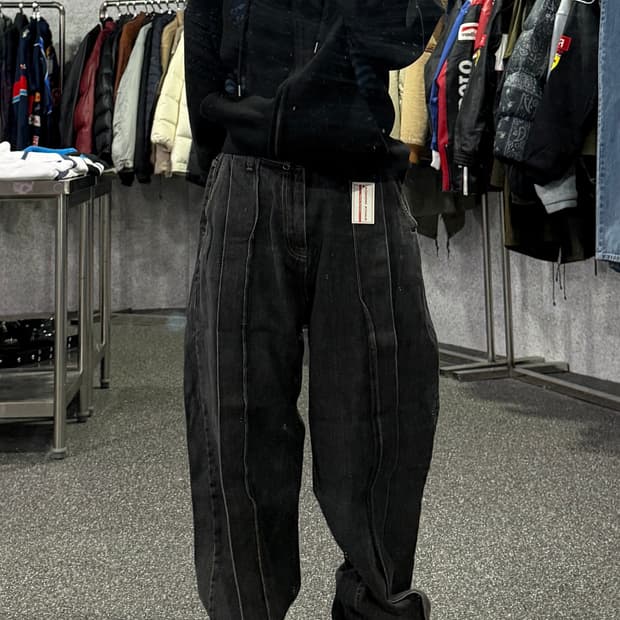 펄스 블랙 워싱 와이드 데님 팬츠 B4374