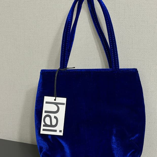 Hai 여성 리틀 벨벳 토트백 - 부티크블루