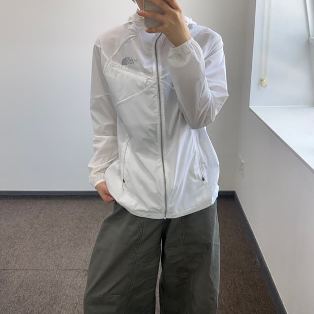 The north face 노스페이스 아이보리 바람막이 후드집업