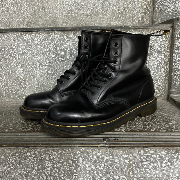 닥터마틴 1460 8홀 부츠